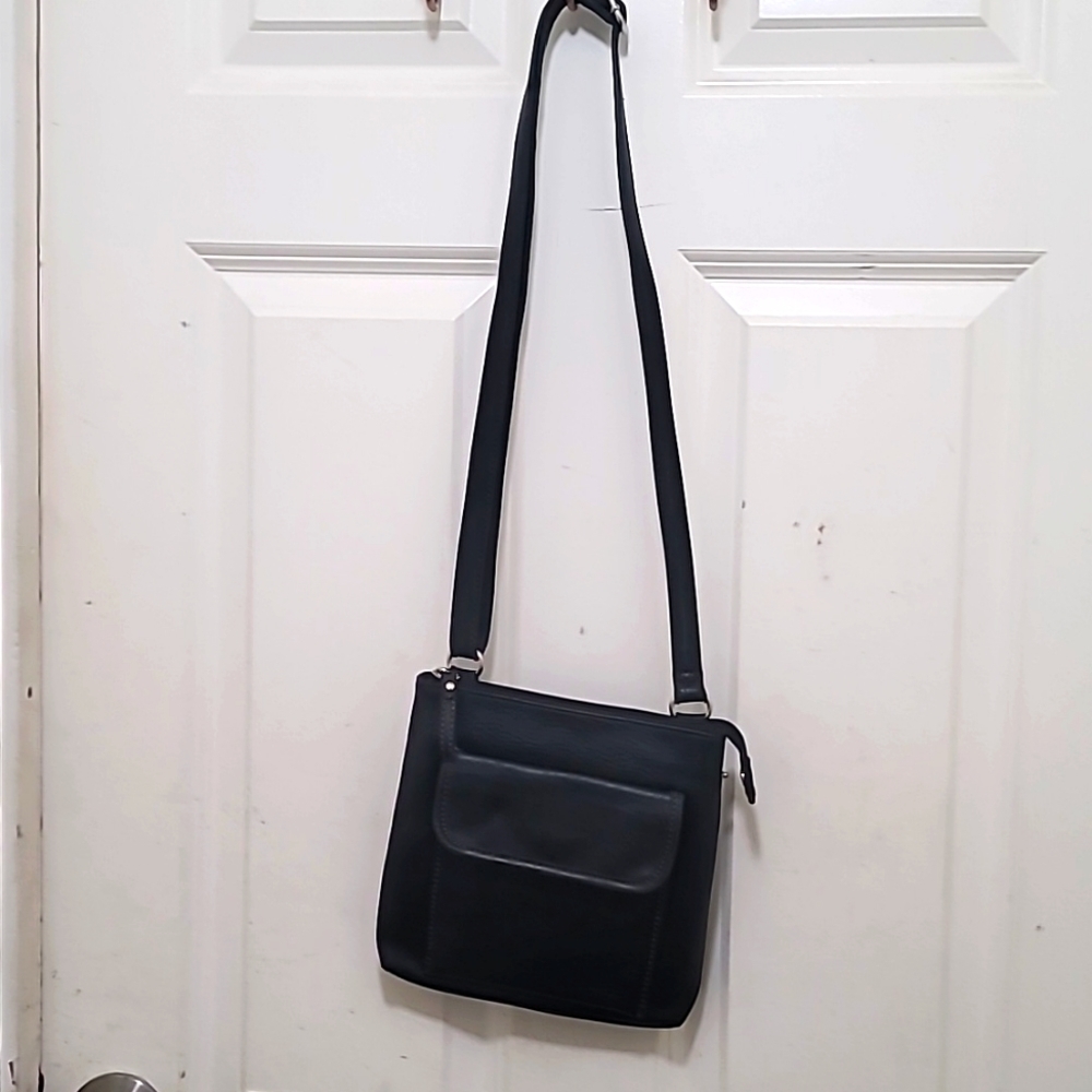 Relic Crossbody Bag Womens Medium Black Faux Leather Wallet Front Pocket Purse